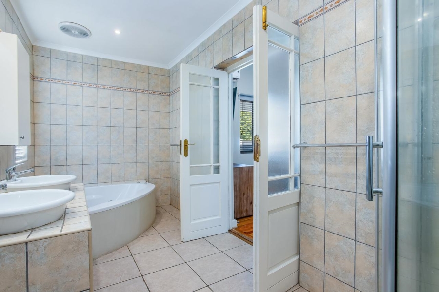 4 Bedroom Property for Sale in Paarl North Western Cape